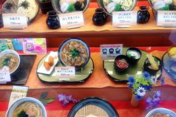 <p><span style="line-height: 20.8px;">Kineya serves affordable Osaka and local cuisine in an easy to eat format, plus it has picture and plastic food menus in Japanese, English, Chinese and Korean.</span></p>
