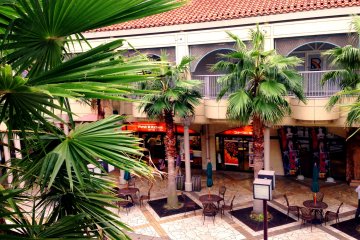 <p>Kispa La Park plays tribute to the ancient south seas trading route of the Nankaido with its palm trees and&nbsp;Mediterranean&nbsp;architecture in the courtyard.<span style="line-height: 20.8px;">&nbsp;</span></p>
