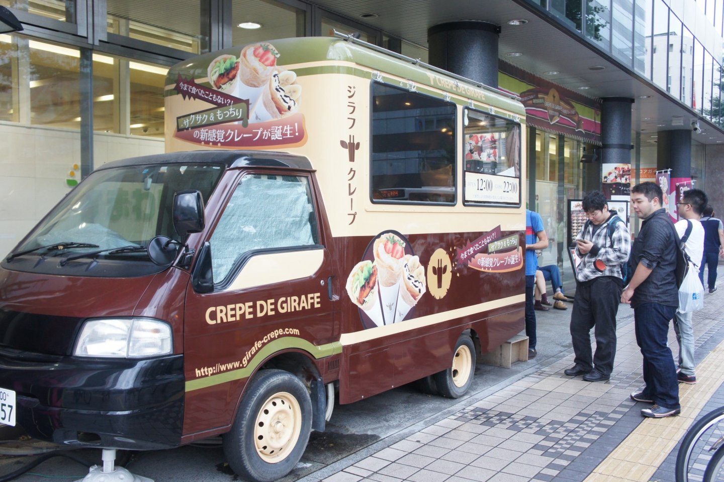 The Giraffe Crepe food truck with a queue of eager costumers