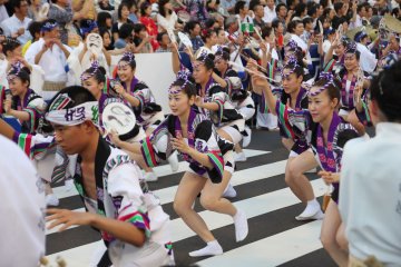 <p>Happi Odori (Dance of women wearing Happi)</p>