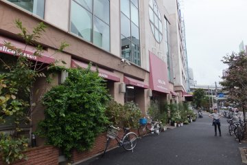 <p>Nissin World Delicatessen, Tokyo</p>