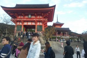 ทางขึ้น วัดคิโยมิสึเดระ (清水寺 Kiyomizu-dera)