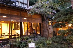 압도적으로 서양식인 지유가오카에서 유난히 따스한 불빛으로 눈길을 끓었던&nbsp;일본식 레스토랑 &#39;고소안&#39;