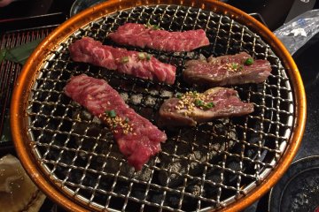 The grilled-meats have a nice smell, making me so hungry!