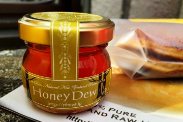 <p>Мой выбор -&nbsp;падевый мёд (Honey Dew) и медовые дораяки</p>