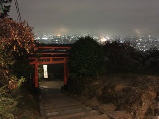 This is a resting spot with a good view of Kyoto City, and that&#39;s also the point where most people would go back down.