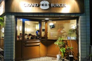 Eksterior Grand Burger
