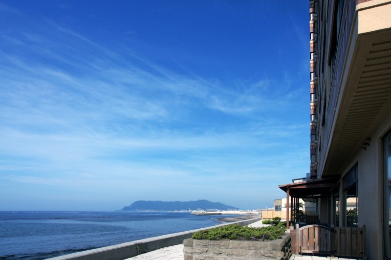 <p>很多日式旅馆都承诺，从室外浴池能够欣赏到海景。</p>
