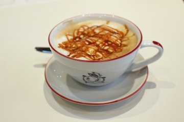 <p>Caramel latte.</p>
