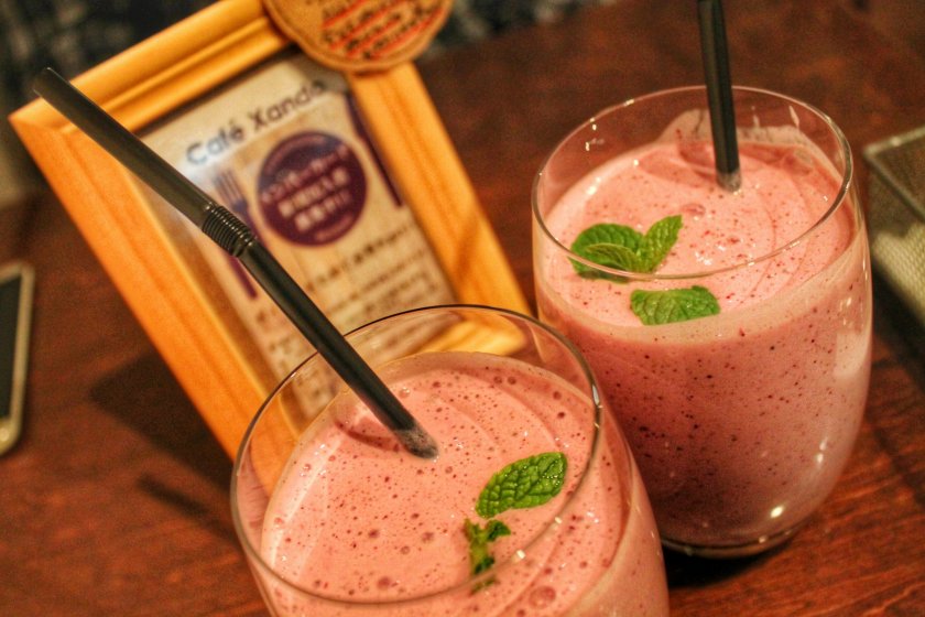 Wild berry smoothie with mint