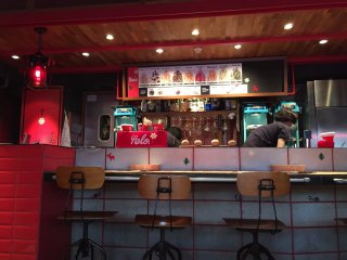 เคาน์เตอร์ของร้าน Cafe &amp; Bar Yelo
