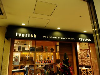 Ivorish chuyên phục vụ về món ăn mặn cuối bữa và bánh mỳ ngọt kiểu Pháp