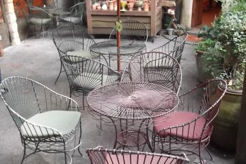 <p>You can sit here to enjoy your cake</p>
