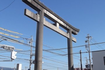 <p>The big torii gate at the start of the road to the shrine</p>
