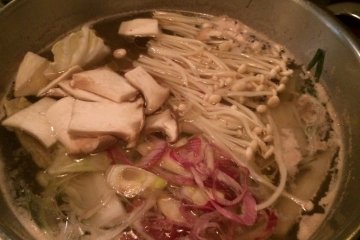 <p>This is called &quot;Shabu Shabu.&quot; It&#39;s a delicious way to enjoy boiled meat and vegetables.</p>
