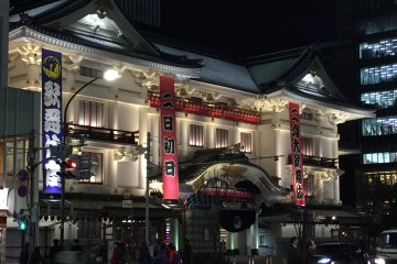 <p>Full view of Kabuki-za.</p>

