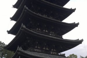 Pagoda lima tingkat di area Kofuku-ji