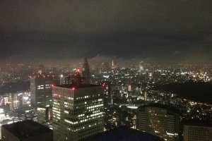 Lihat Tokyo Tower dari kejauhan?
