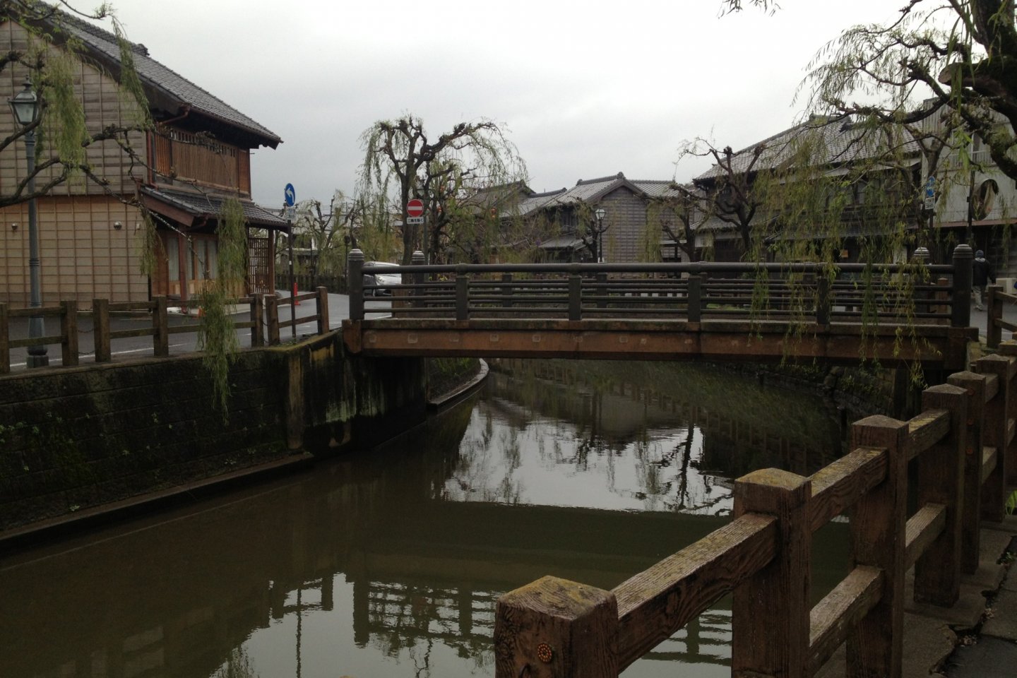 Sawara, jembatan, kanal, dan bangunan kayu. Suasana ala Edo masa lalu terasa begitu kuat di area ini!