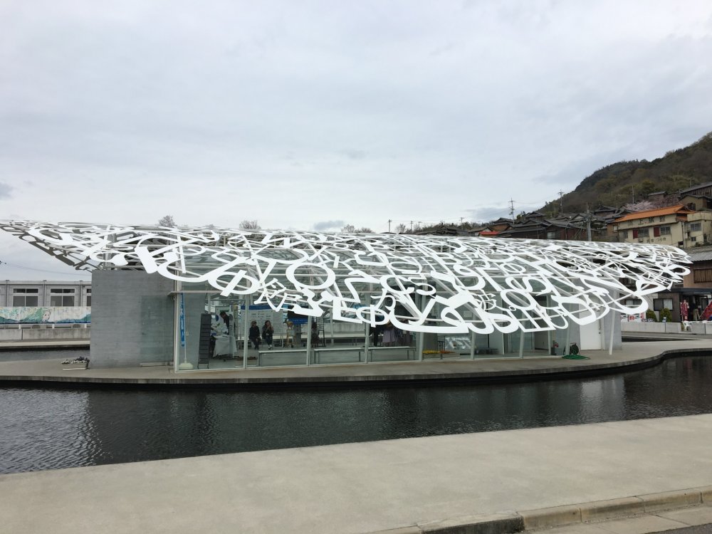 Ogijima's Soul by Jaume Plensa is the first thing you see when you disembark from the ferry and quite a modern contrast to the traditional houses of the town behind it. It also houses the festival information and shop counters.
