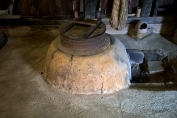 Старинная глиняная печь