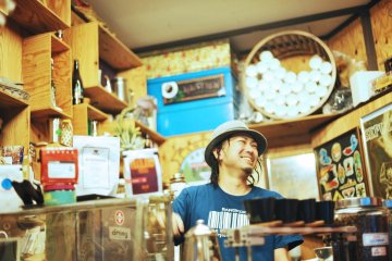 Arise's amicable owner and roaster, Taiju Hayashi