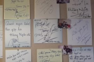 Bức tường với lời khen của những người nổi tiếng của Việt Nam đã đến thăm