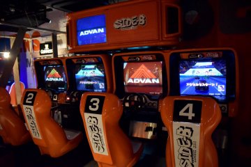 Up to 4 players can enjoy a driving game