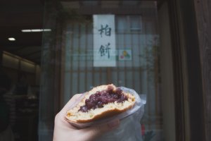 Just look at the amount of bean paste in the dorayaki!