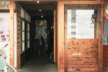 Wooden door of Kamogawa Cafe