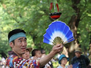 Spinning top on Japanese fan