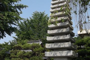A pagoda at the entrance