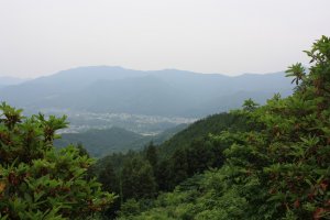La vue sur la vallée de la rivière Ara-kawa