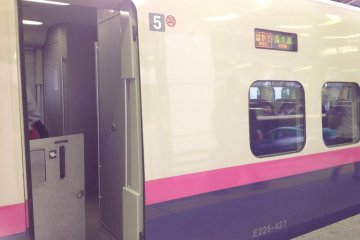 Скоростной электропоезд “Хаяте” линии Тохоку-синкансэн. 