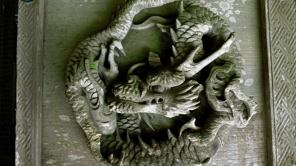 Le dragon de la porte droite