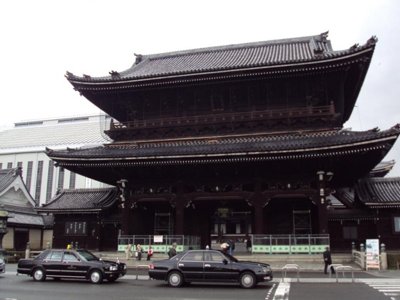Higashi Honganji is one of the largest wooden structures in Kyoto.