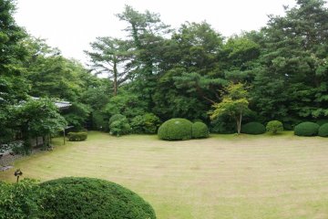 Perfectly manicured front garden at the Nasu Kogen Sanraku.