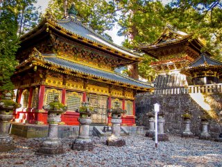 Kamijinko với hai đền thờ nhỏ khác gọi chung là Sanjiko, theo nghĩa đen là ba nhà kho linh thiêng