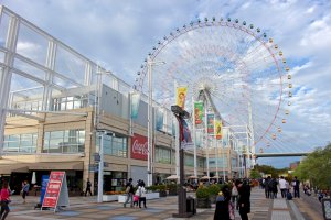 The Tempozan Marketplace is home to a number shops and indoor theme parks and to the former largest Ferris wheel in the world.