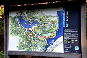 แผนที่ของสวนซานเคเอ็น สระน้ำทางขวาคือสระแมลงปอในสวนสาธารณะแห่งประชาชนฮอนโมะกุ