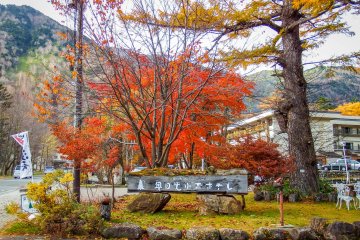  Starting off from the highest point first, the area around Yumoto Onsen boasts many interesting colors