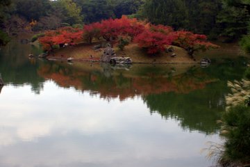No matter the time of year one visits, Ritsurin Park affords the visitor nearly endless photo opportunities