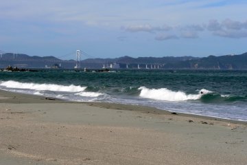 วิวของสะพานข้ามไปยังเกาะอะวะจิ