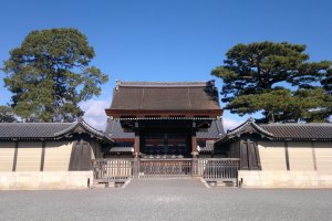 Atraksi utama taman ini: Istana Kekaisaran Kyoto