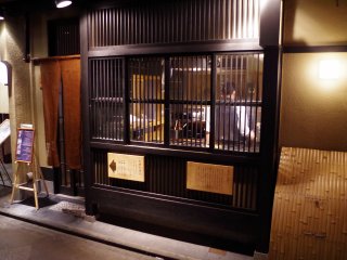 Signature snack bars&nbsp;like Tagoyaki are open till late to fill your desires.