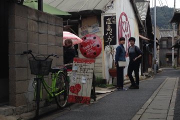 เดินเล่นชมร้านกาแฟใน Naoshima