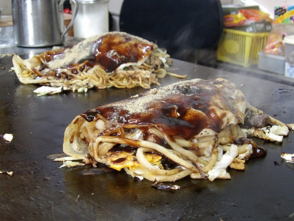 Finalization of the okonomiyaki mountain