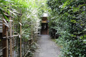 The garden entrance of Koinoshizuku