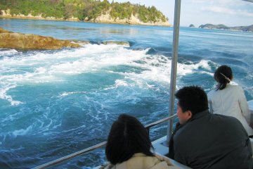 <p>ล่องเรือในทะเลสาบเซโตะ</p>