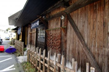 Jidaiya's exterior, with persimmons hanging to dry